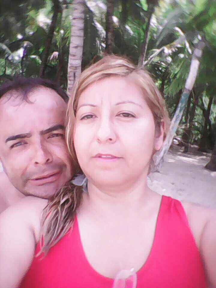 Raymundo y laura  felices en la luna de miel - 1