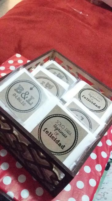 Detalles: pañuelos, lágrimas de felicidad - 1