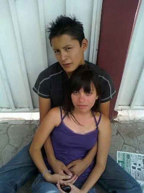 Su primera foto al ser novios - 1