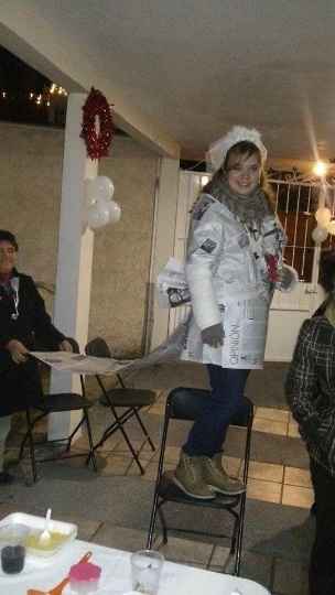 Novia con ramo, cola y lista jeje