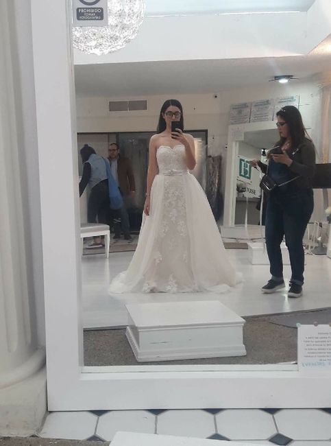 Cuántos vestidos se midieron, para llegar al indicado? 1