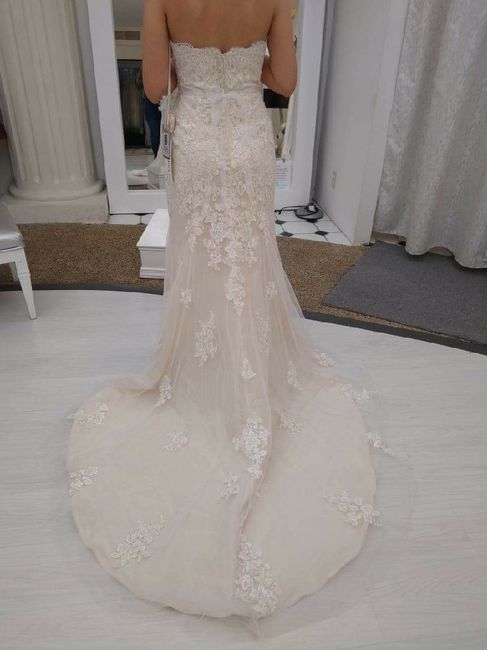 Cuántos vestidos se midieron, para llegar al indicado? 2