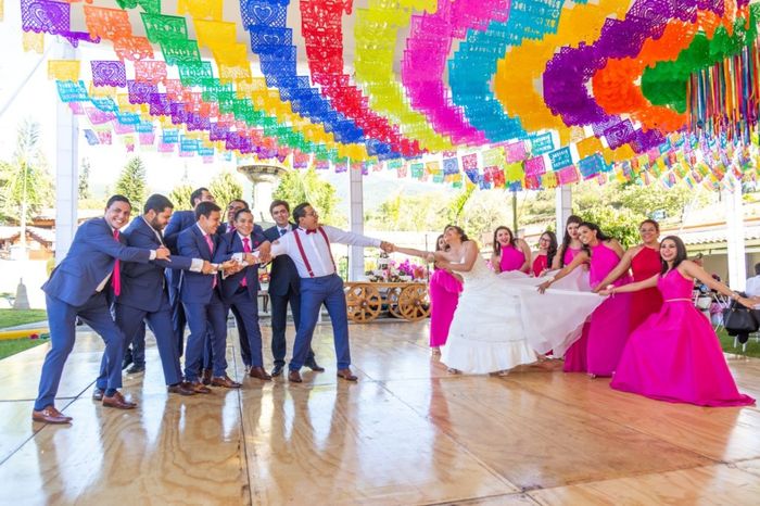 AMIGOS, VESTIDO, DECORACIÓN Y EL NOVIO = LA BODA PERFECTA!