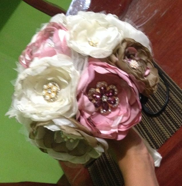 Mi ramo con flores de tela y broches - 3