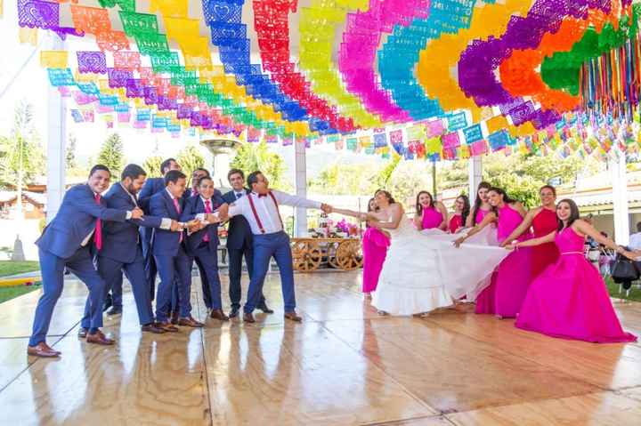 AMIGOS, VESTIDO, DECORACIÓN Y EL NOVIO = LA BODA PERFECTA!
