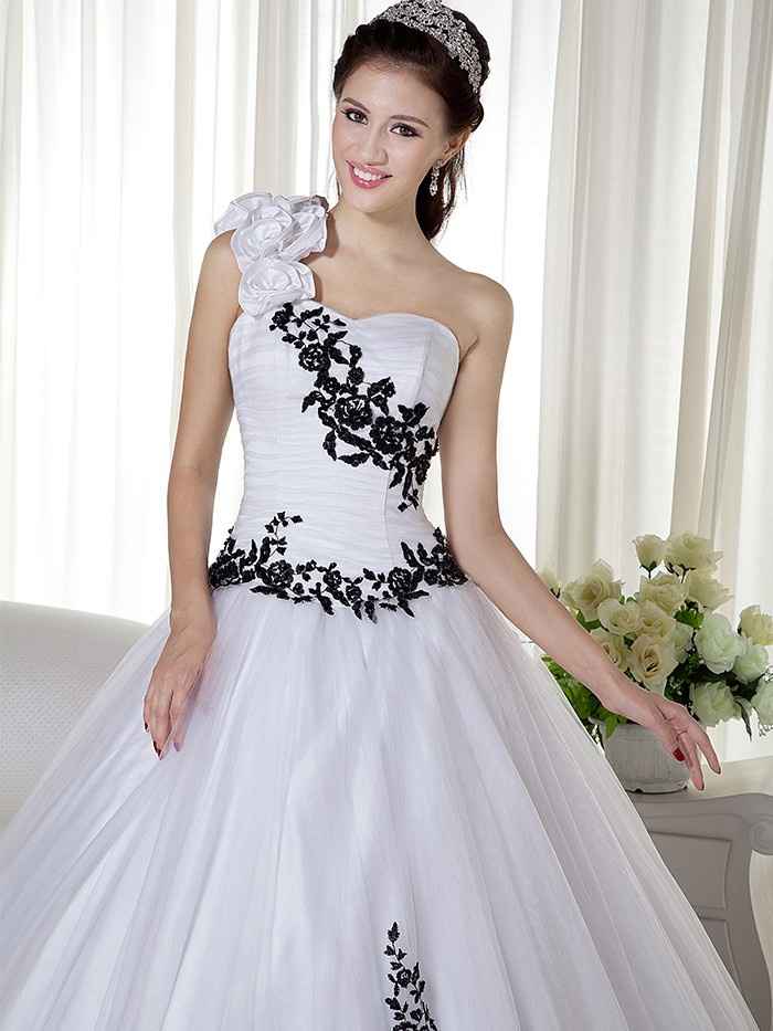 Novias en Blanco y negro ") - 4