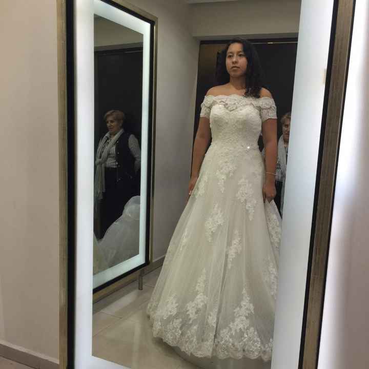 Buscaba algo con manguita porque tengo trauma de mis brazos gordos pero creo que si me hace ver mas 