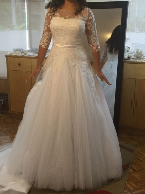 El favorito de mi mama y mi hermana, es lindo pero muuuy pesado, ademas el encaje en cuello redondo