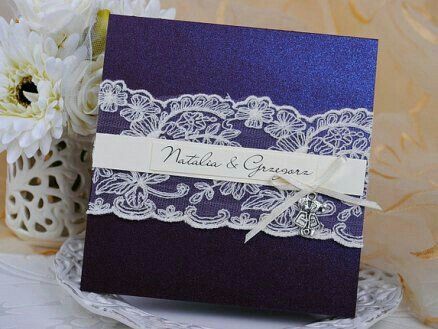 Invitaciones de boda en color morado 6