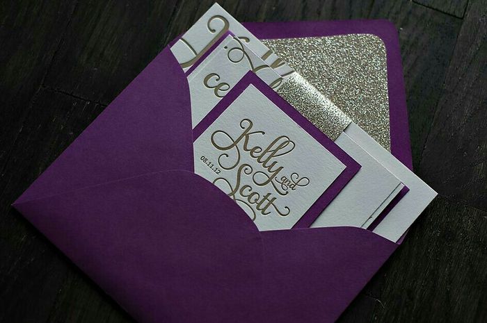 Invitaciones de boda en color morado 11