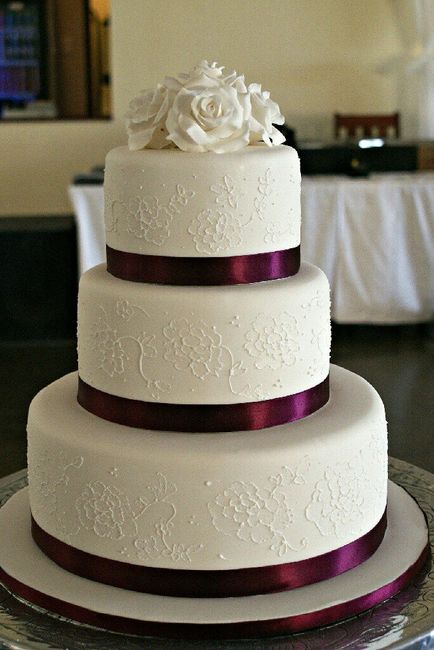 Pasteles para boda en color morado 6