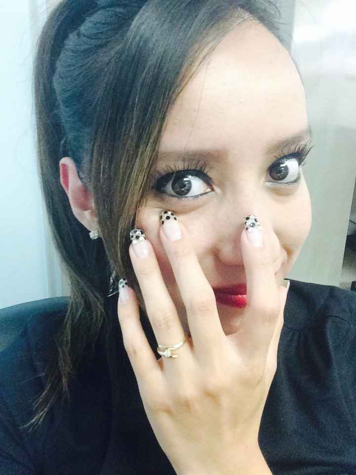 A quién le gusta ver su anillo de compromiso una y otra vez? - 1