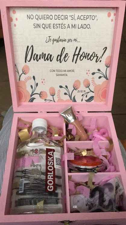 Les hice yo misma, estas cajitas, cada una con su nombre