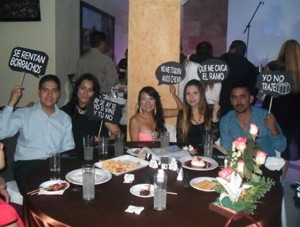 Mis letreros y mi arco para fotos - 3