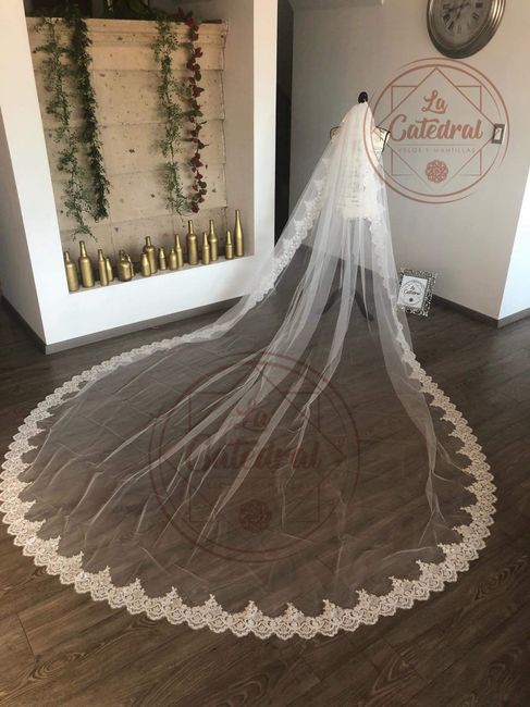 Velo de novia y qué regalar a los padrinos 8