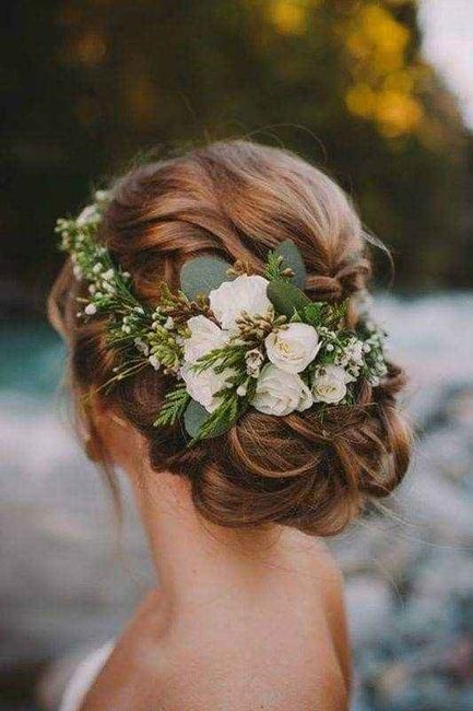 Peinados con accesorios florales 🌼🌹🌻 36