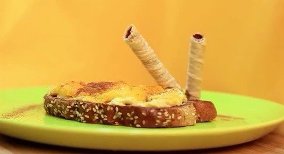 Pan francés con pay de queso con mango