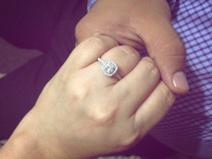 Cuál fue la primera foto con su anillo? y a quien se la enviaron?? - 1