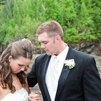 shirtless-dude-photobomb