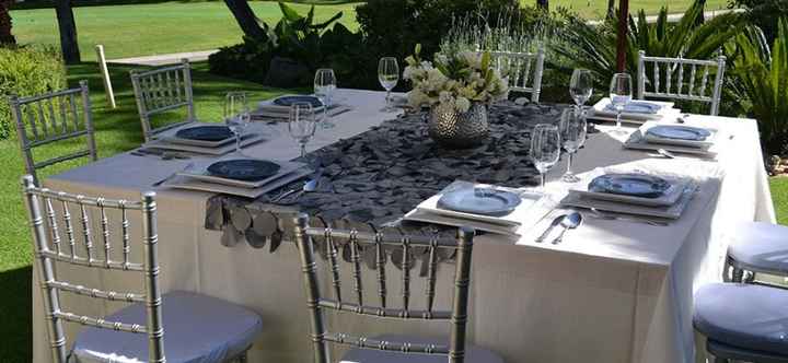 Blanco y plateado