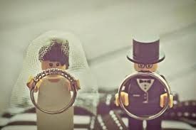 7. Lego porta anillos