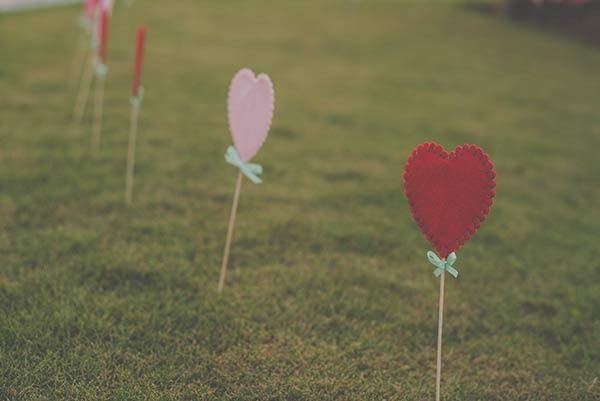 Corazones en el cesped