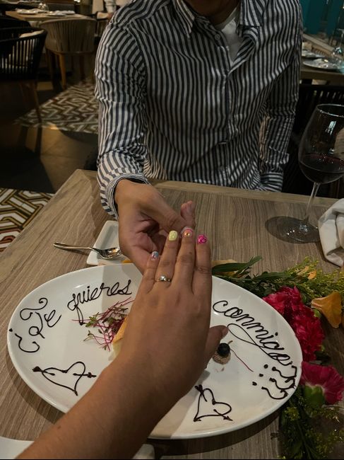 📸 Publica una foto mostrando su anillo de compromiso o alianza de boda - 1