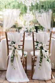 Sillas de los novios en ceremonia