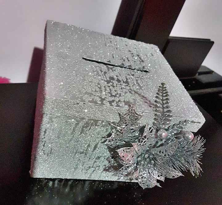  No mesa de regalos, pero si alcancia hecha por mi! 😊😍 lista!!!✔ - 3