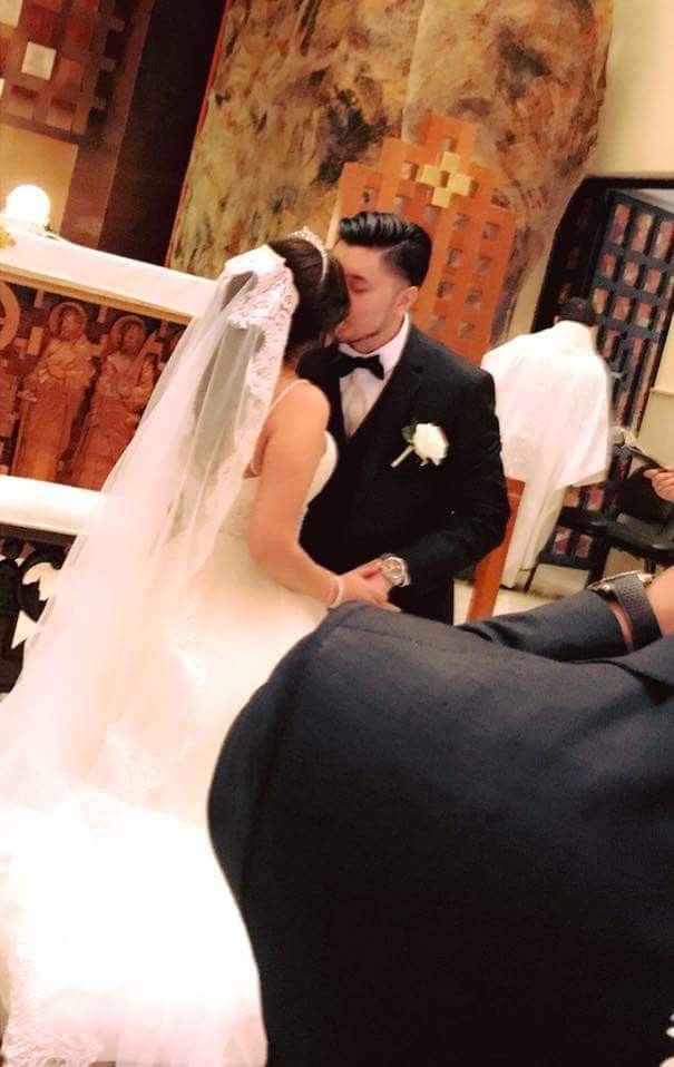  Primer beso de esposos! 😍 - 1