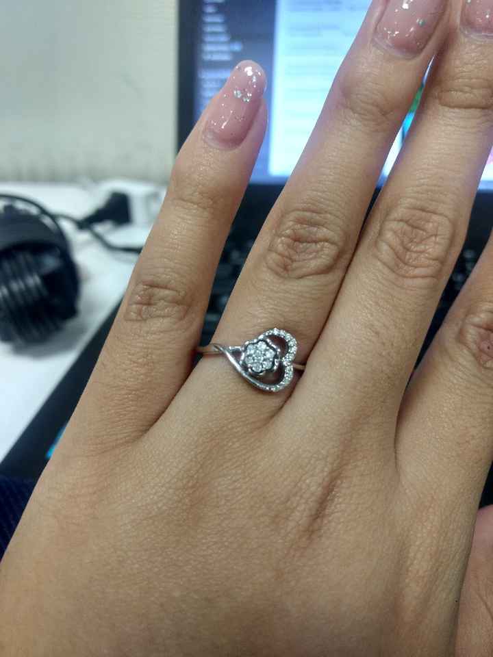 Hubiera elegido otro anillo de compromiso: ¿V o F? - 1