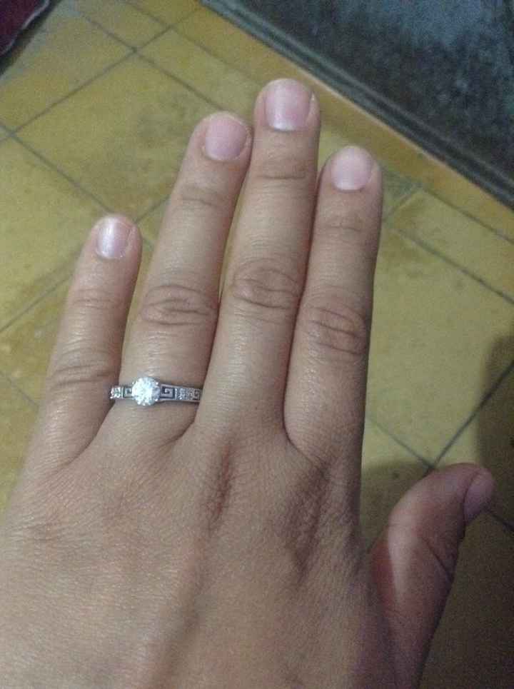 Anillo de compromiso y argolla de matrimonio deben combinar?? - 1