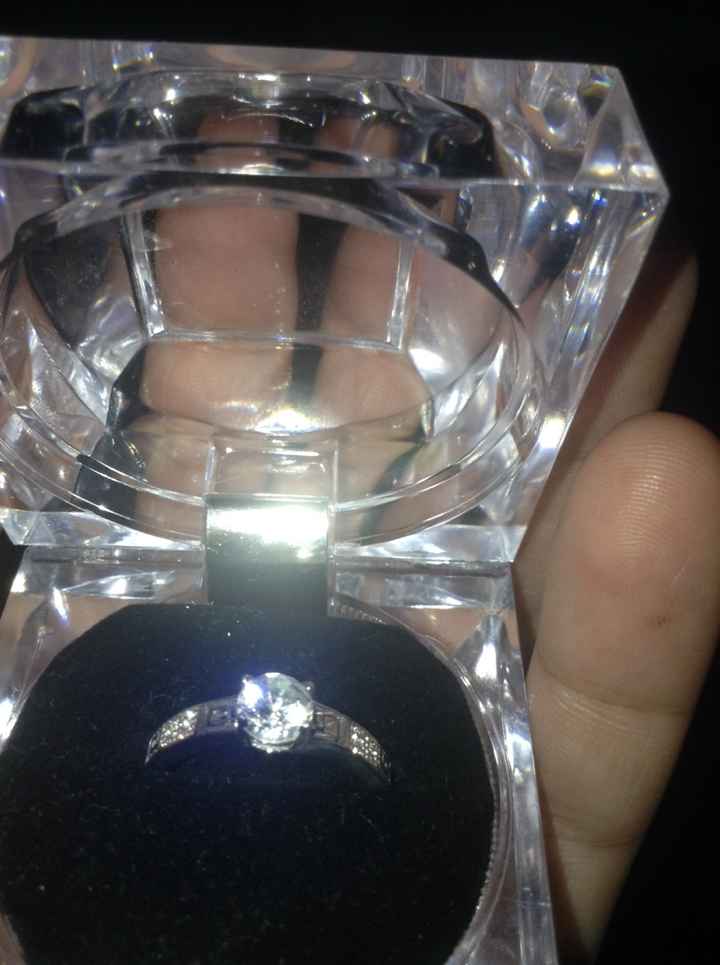 Anillo de compromiso y argolla de matrimonio deben combinar?? - 2
