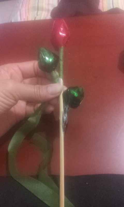 Tuto- rosas de chocolates: regalito o recuerdito - 10