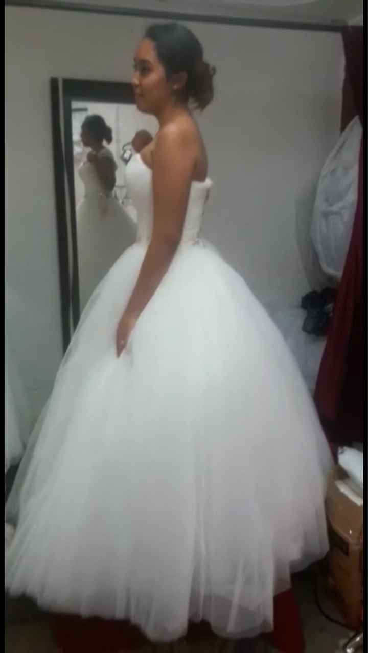  Presuman su vestido - 1