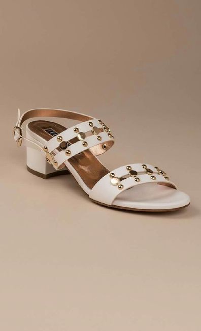 Zapatillas hermosas para ell gran día. - 3