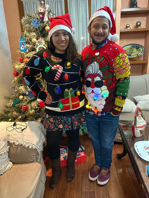 ¿Te gustan los ugly sweater en parejas? 🧥 - 1