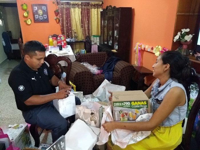 Al dia siguiente abriendo regalos 