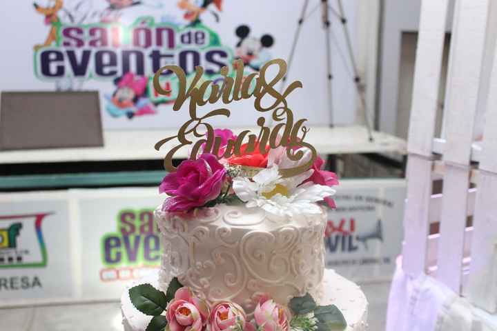 Cake topper