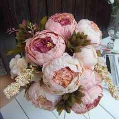 Flores peonias en ramo