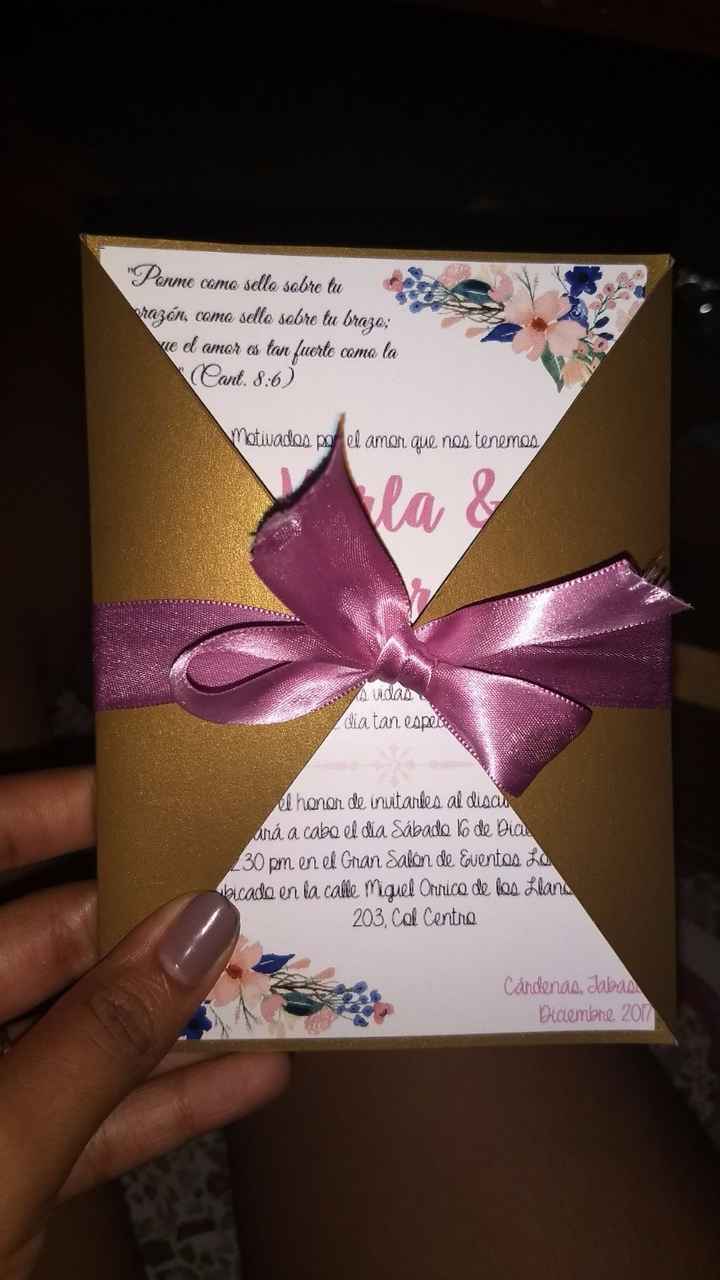 Diferente modelo Con dorado