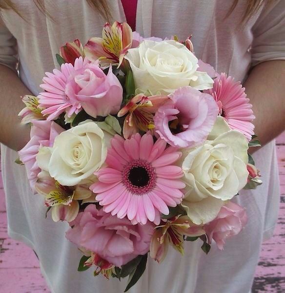 Ramo con rosas y gerberas