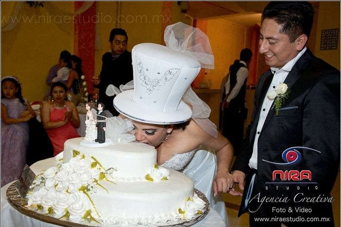 mordiendo el pastel