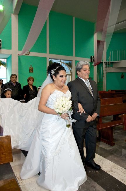 ENTRANDO A LA IGLESIA