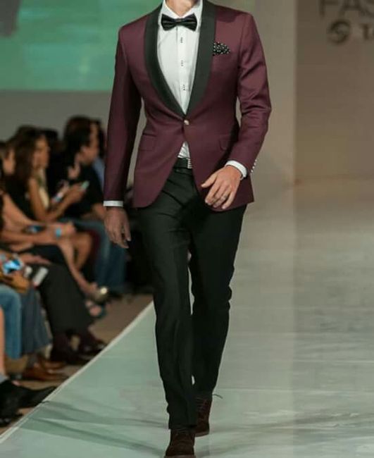 Novio de traje rojo - 1
