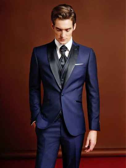 3. Azul navy y solapa negra
