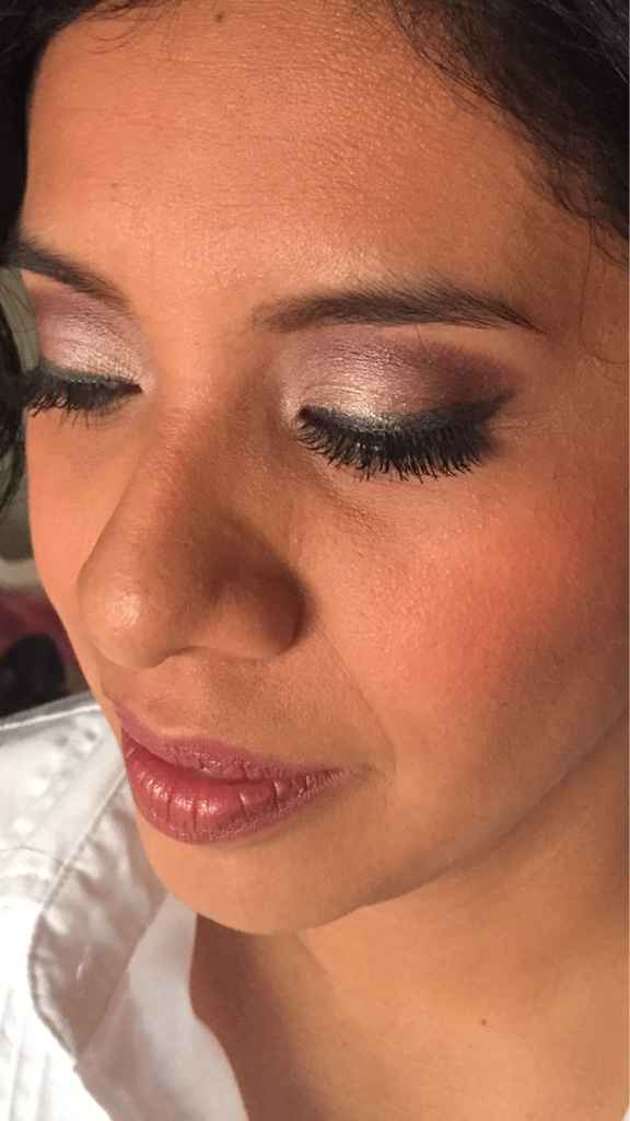 Maquillaje con aerógrafo y peinado - 1