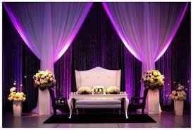 Detalle de telas en mesa principal