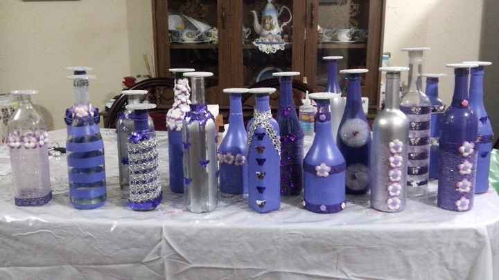 Botella decorada con portavela