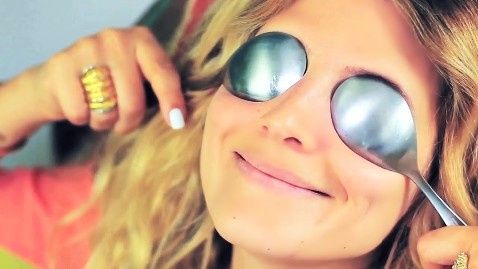 disminuye las ojeras =)